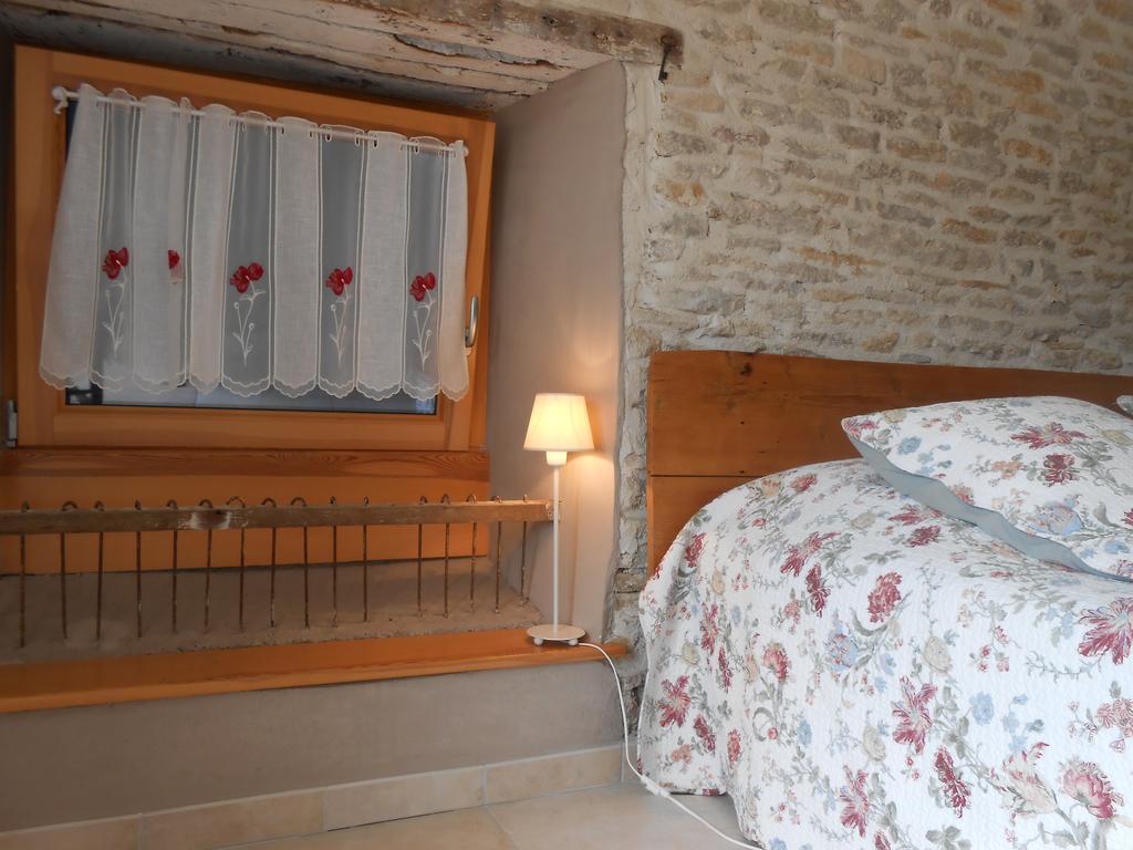 Les Grands Pres Bed and Breakfast Geney Værelse billede