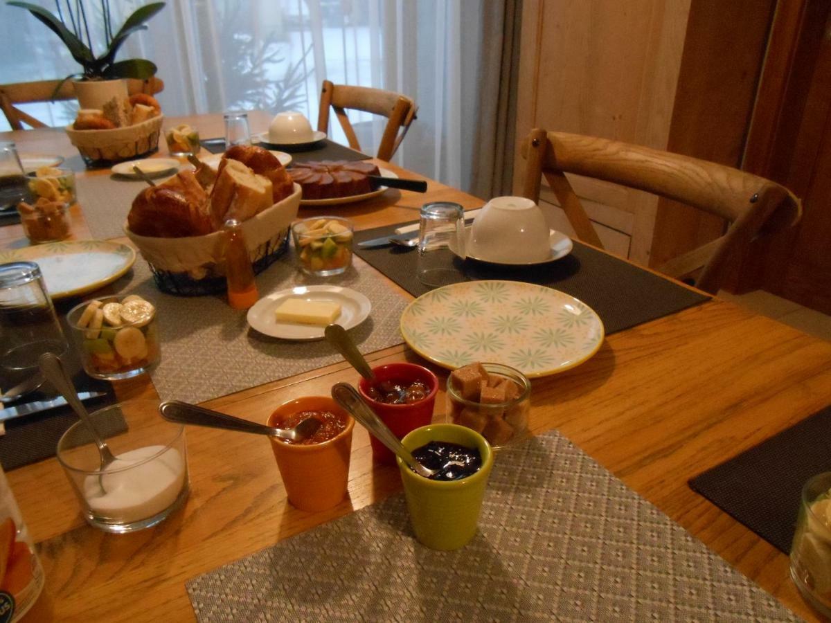 Les Grands Pres Bed and Breakfast Geney Eksteriør billede